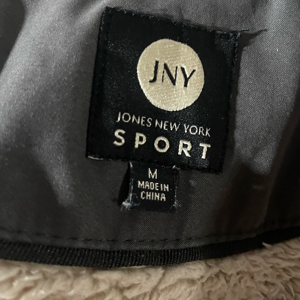 Jones New York Gray Jacket with faux fur hood size medium - Picture 9 of 10
